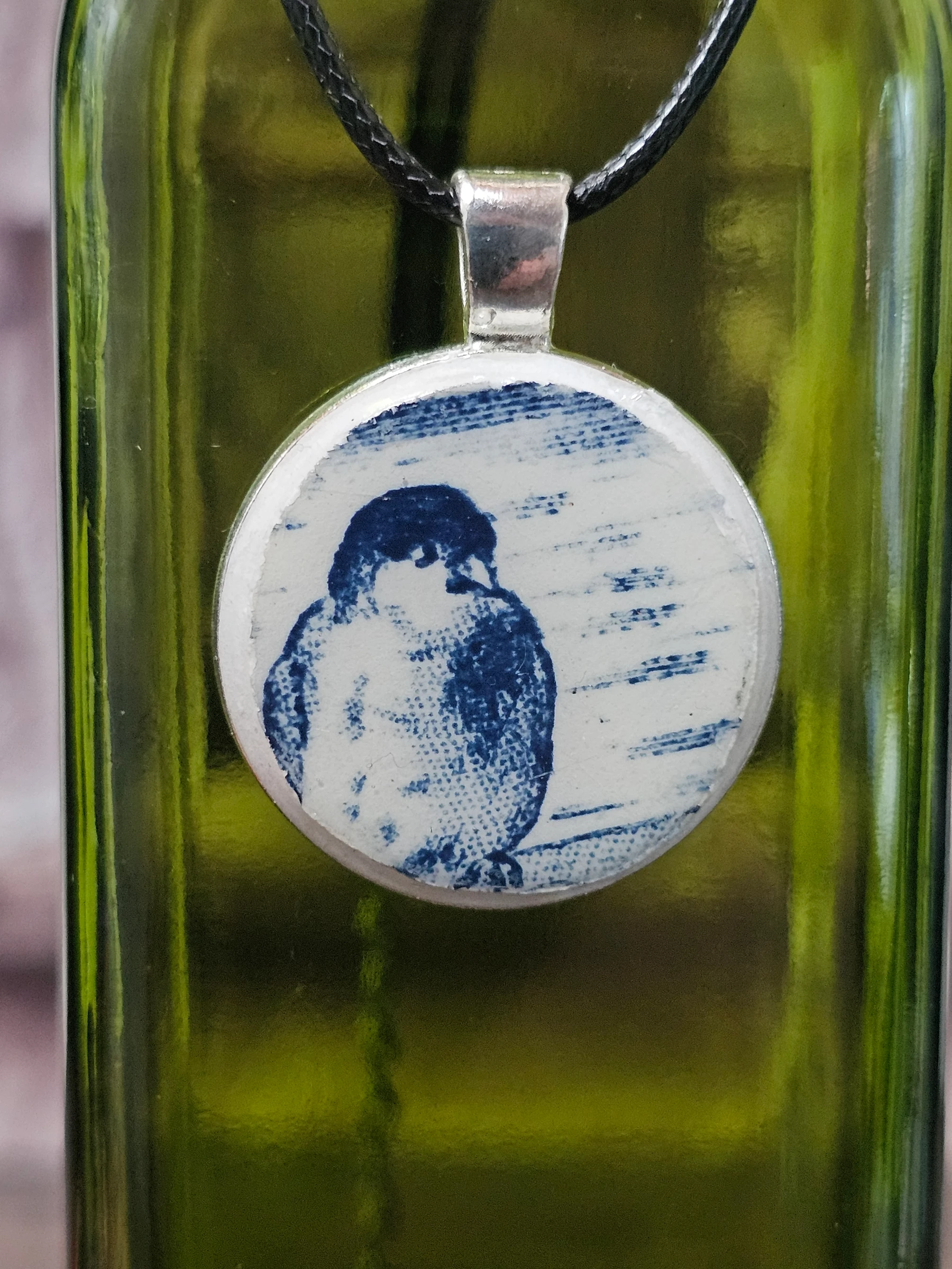 Pendentif avec assiette en terre de fer de Salins modèle Paysages